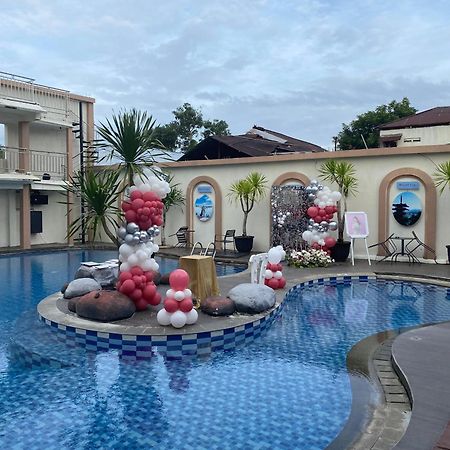 Victoria Inn Manado Exterior foto